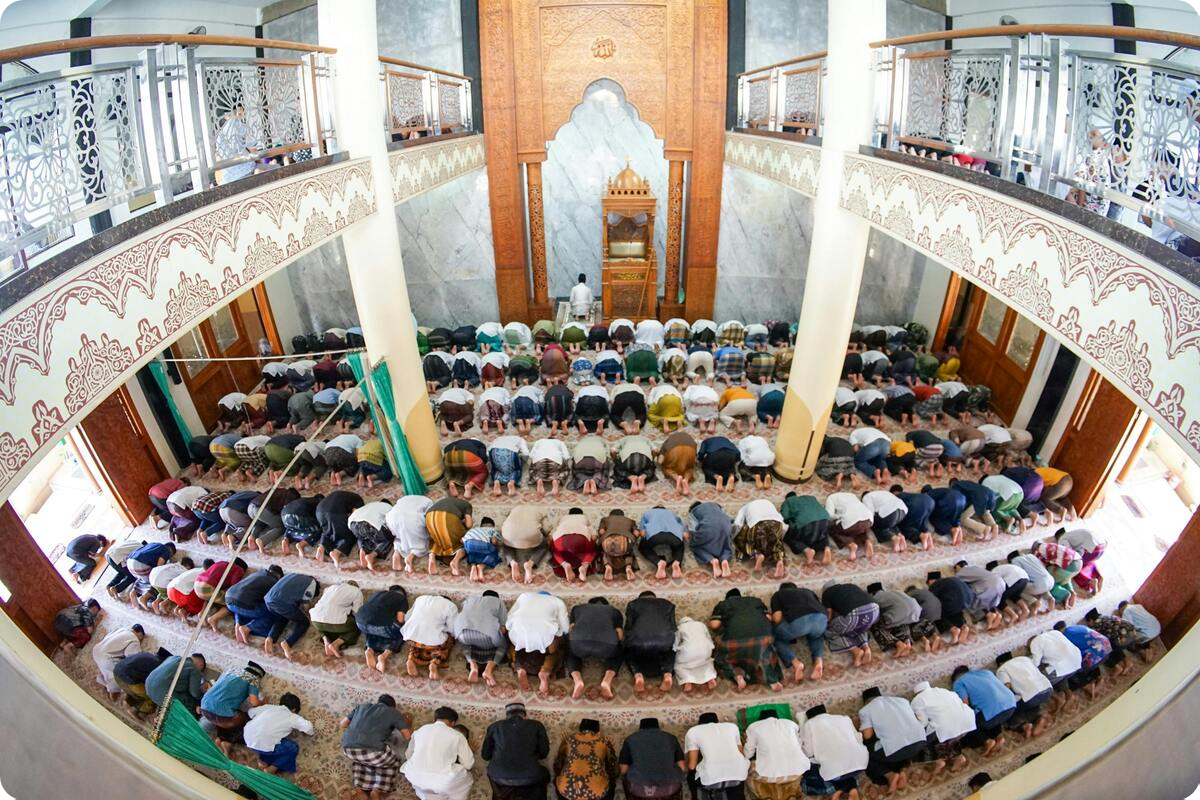 How Does Tahajjud Prayer Differ from Other Islamic Prayers? A Complete Guide